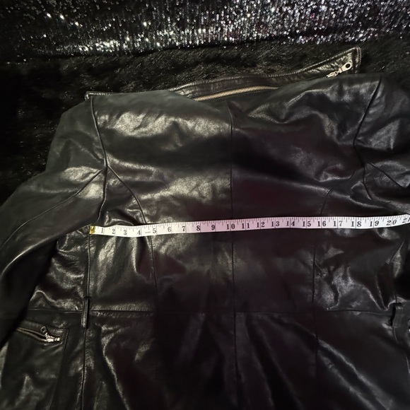 AWESOME VINTAGE DISTRESSED Women's Black Leather Jacket - Picture 6 of 10